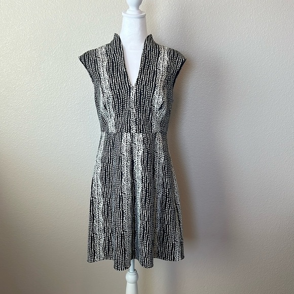 HALSTON HERITAGE- WOMEN’S SLEEVELESS DRESS - Picture 1 of 9